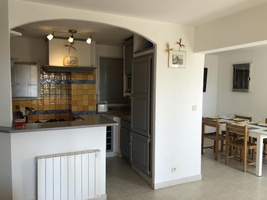Appartement 60M2 - 2 Chambres A Une Minute Des Plages, Parking Prive Sausset-les-Pins Luaran gambar