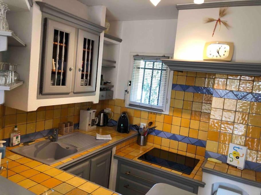 Appartement 60M2 - 2 Chambres A Une Minute Des Plages, Parking Prive Sausset-les-Pins Luaran gambar